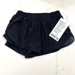 Lululemon Hotty Hot Short 2.5” Black size 6 NWT